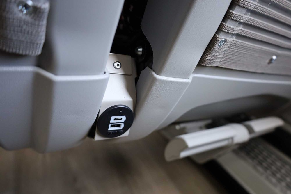 Nowoczesny autokar na wynajem - 2025 r, 59 miejsc, opolskie i okolice