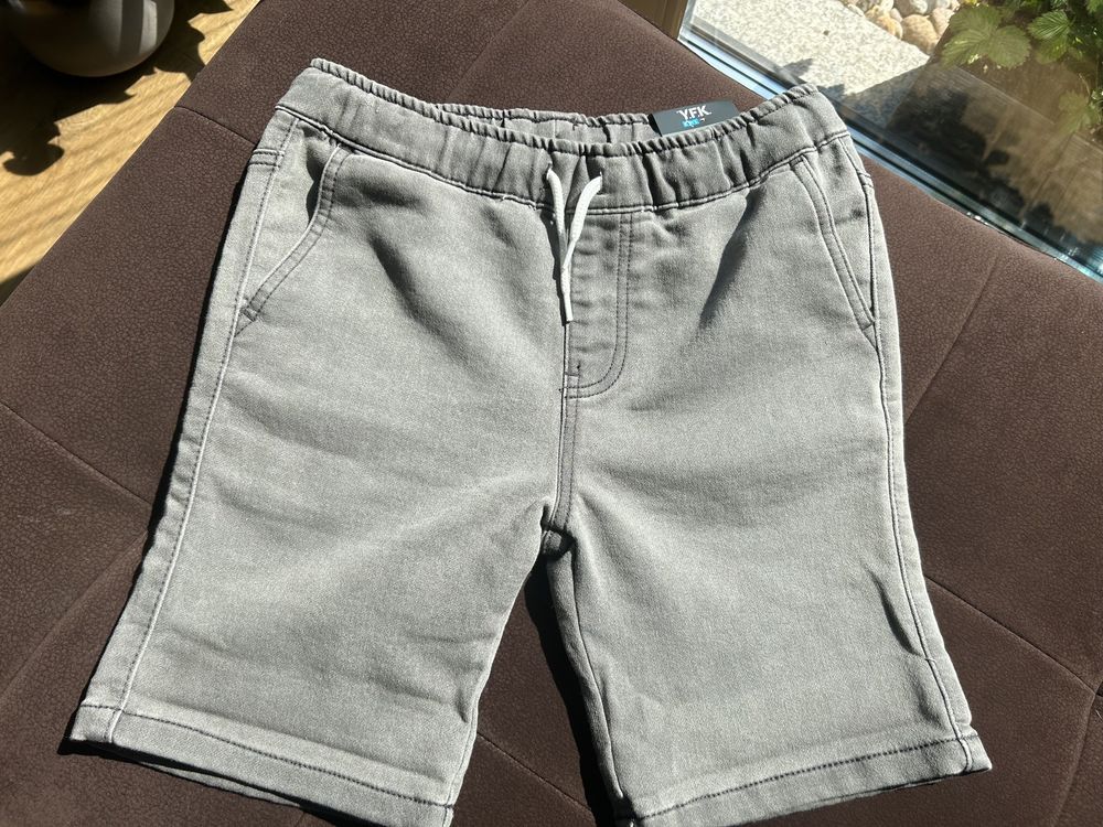 NOWE Krótkie spodenki jeansowe rozmiar 140