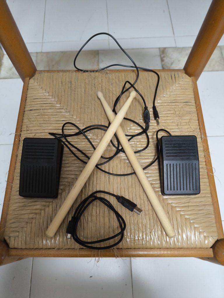 Bateria eletronica de mesa.