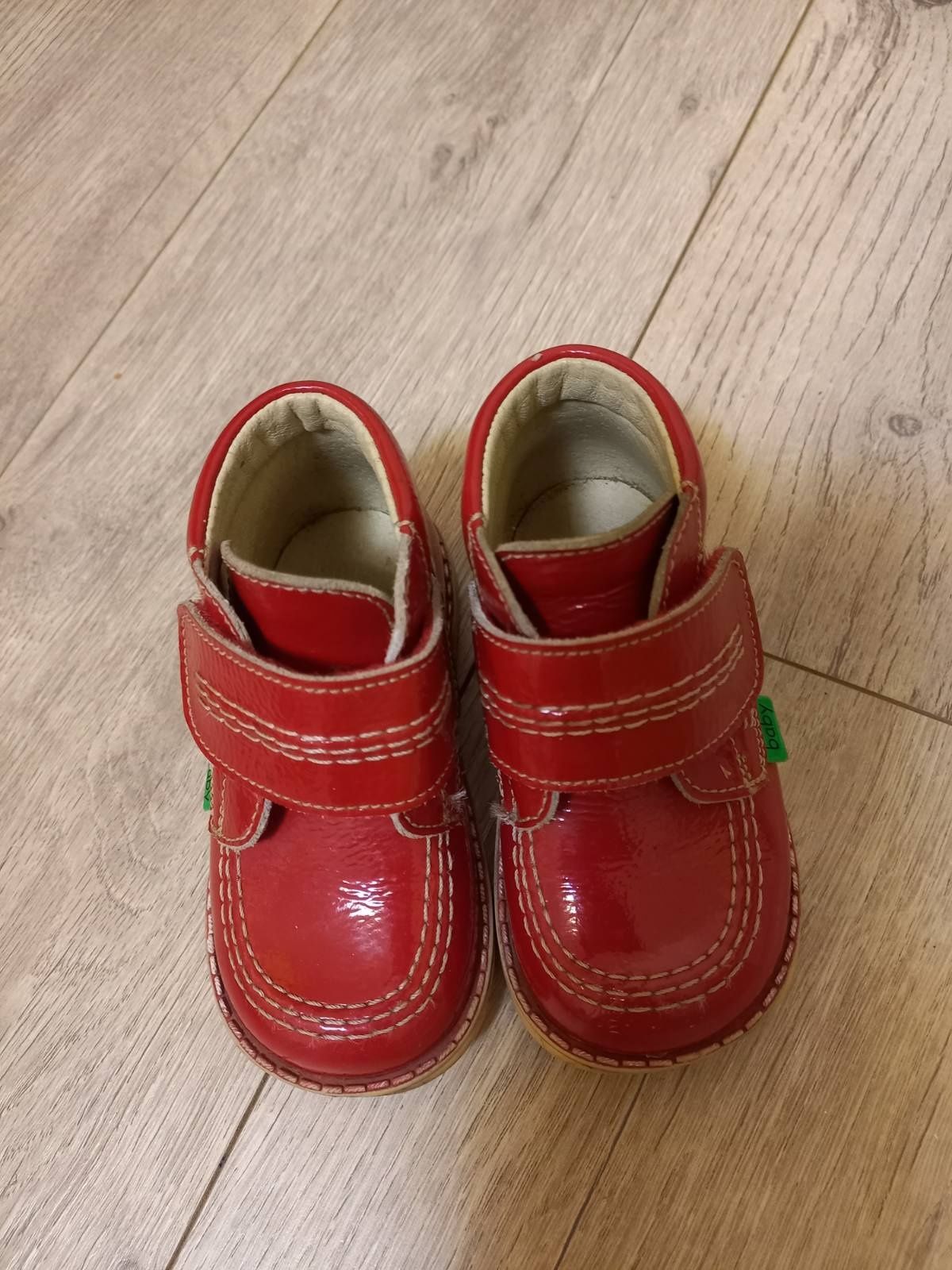 Осінні черевички шкіряні лаковані червоні, взуття дитяче