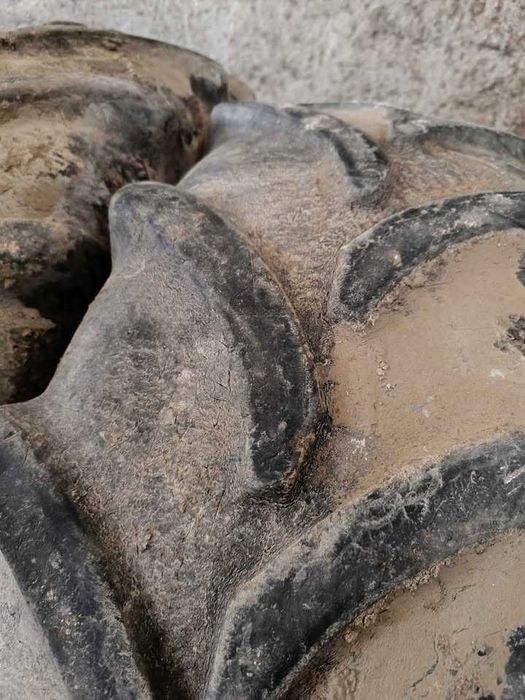 Pneus tractor R28 + R38 (medidas na descrição)