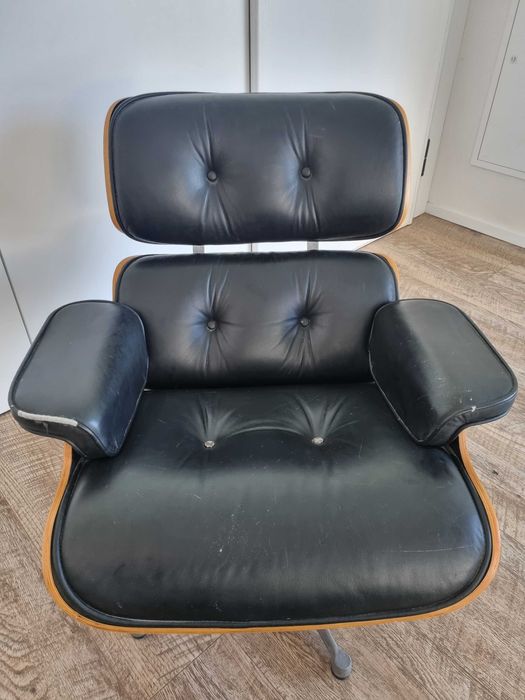 Cadeirão Eames preto