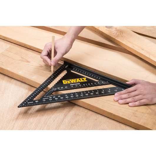 Esquadro AMERICANO da famosa marca DEWALT com 30cm [preço fixo]