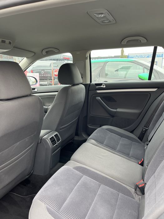 VW Golf 5 tempomat bogate wyposazenie klimatyzacja ,sprawny