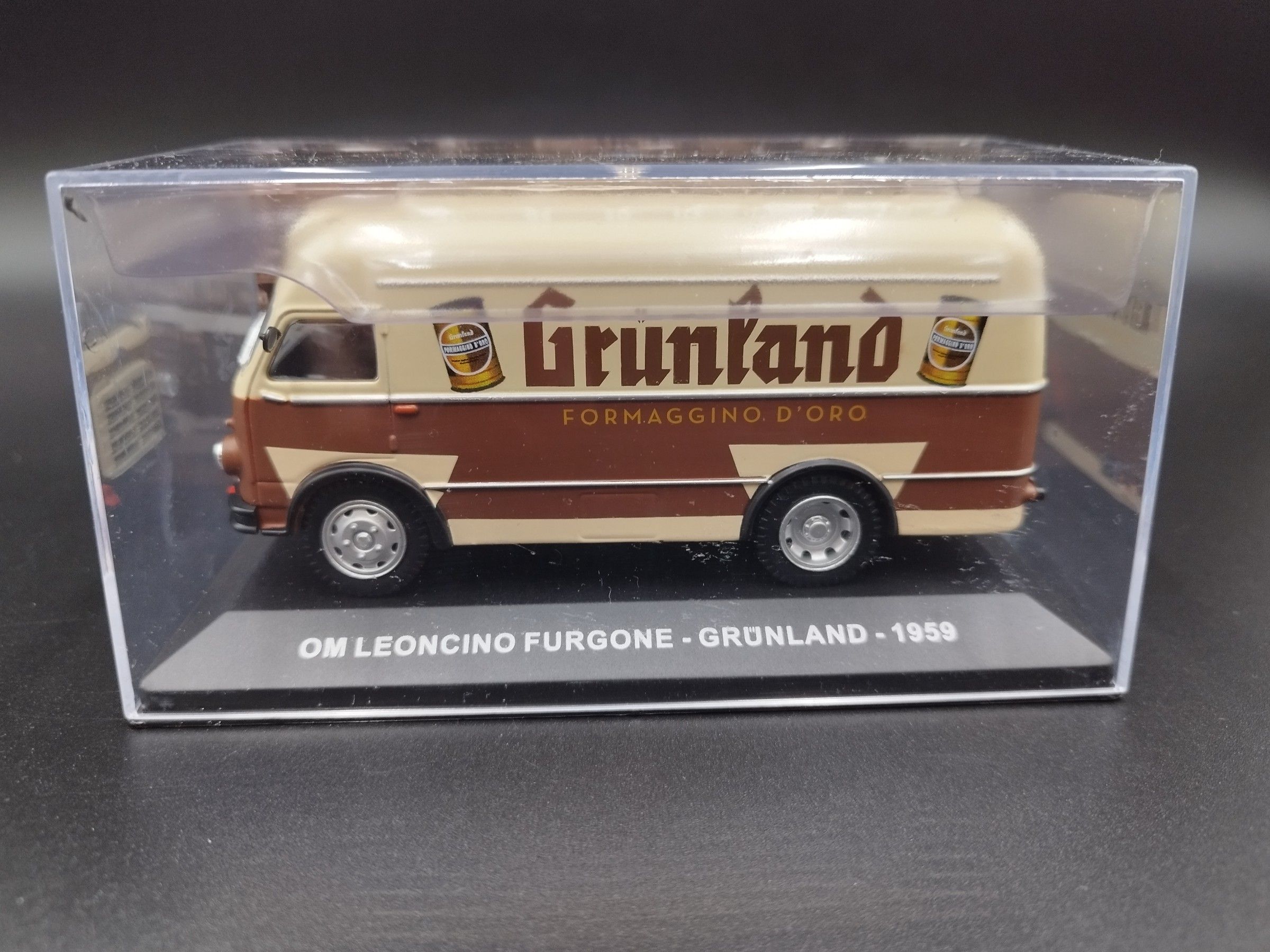 1:43 Altaya OM Leoncino Furgone Grunland 1959