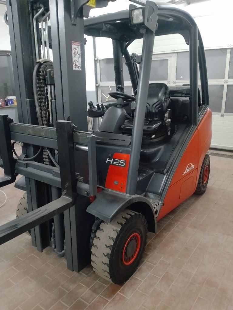 Wózek widłowy Linde h25 wolny skok triplex