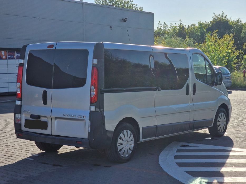 Wynajem samochodów 9 osobowych bus+OPEL VIVARO/RENAULT TRAFIC, passat