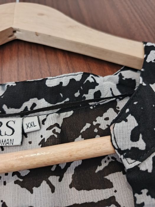 Prześwitująca bluzka, narzutka bez rękawów, zapinana na guziki r. 44 V