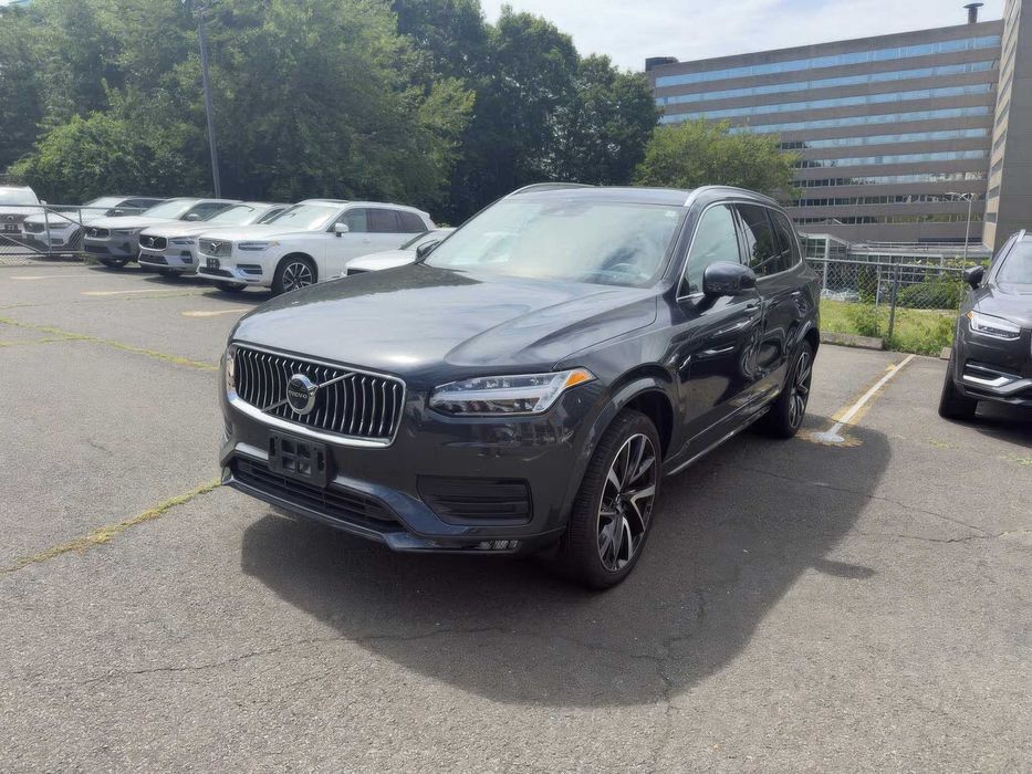 Volvo XC90 T6 Momentum 7-Passenger      2022