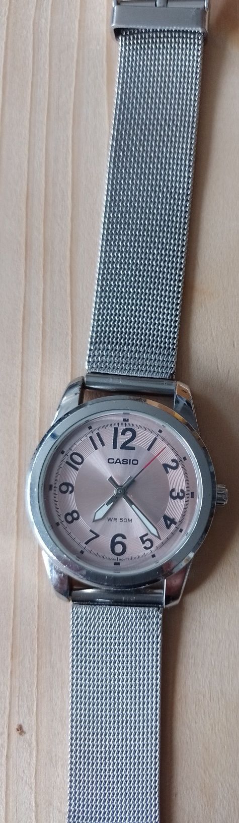 Zegarek damski Casio kolor srebrny pudrowy róż