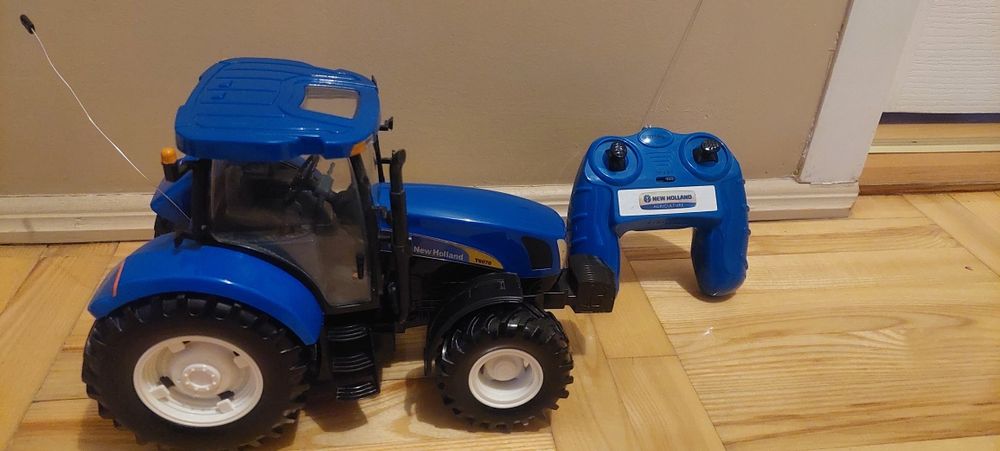 NEW HOLLAND traktor sterowany na pilot