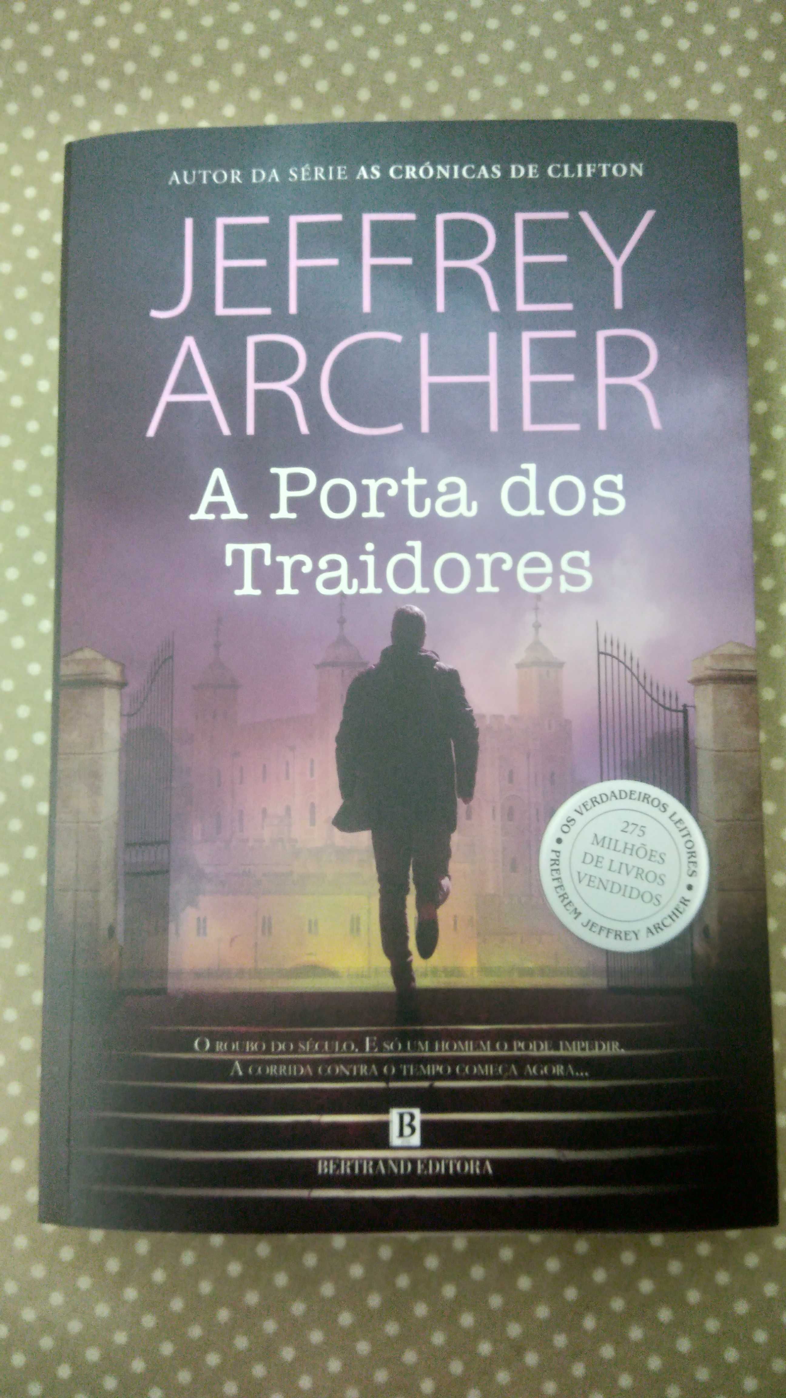 Livro de Jeffrey Archer - A Porta dos Traidores, em estado novo