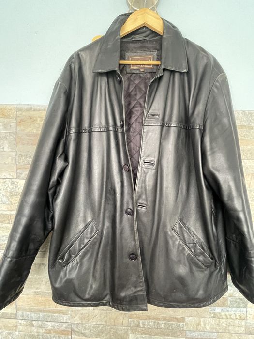 Casaco de homem em pele