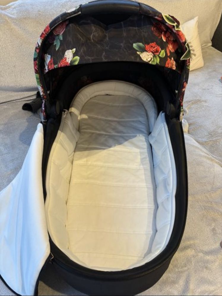 Cybex Priam 2.0 Spring Blossom Dark