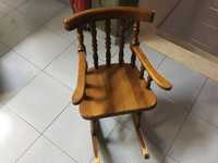 Cadeira de baloiço em madeira para criança