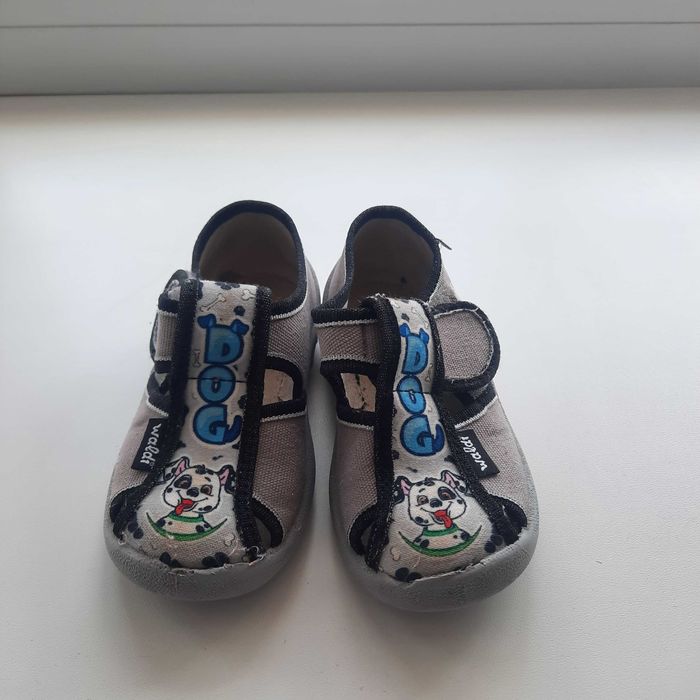 Продам дитячі тапочки в садок