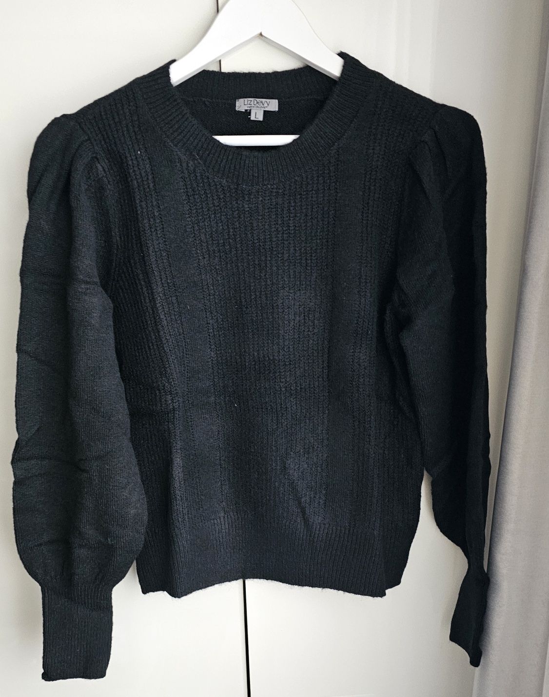 Czarny sweter damski r.L Nowy