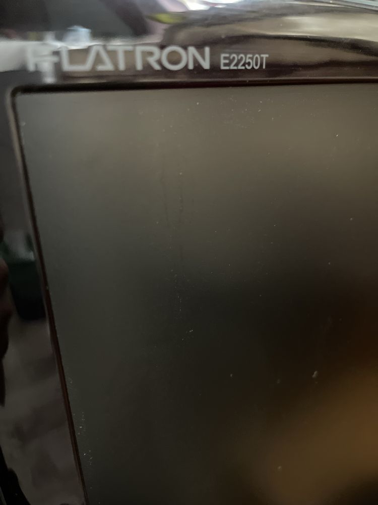 Monitor LG Flatron E2240 – 21.5”, Full HD, sprawny