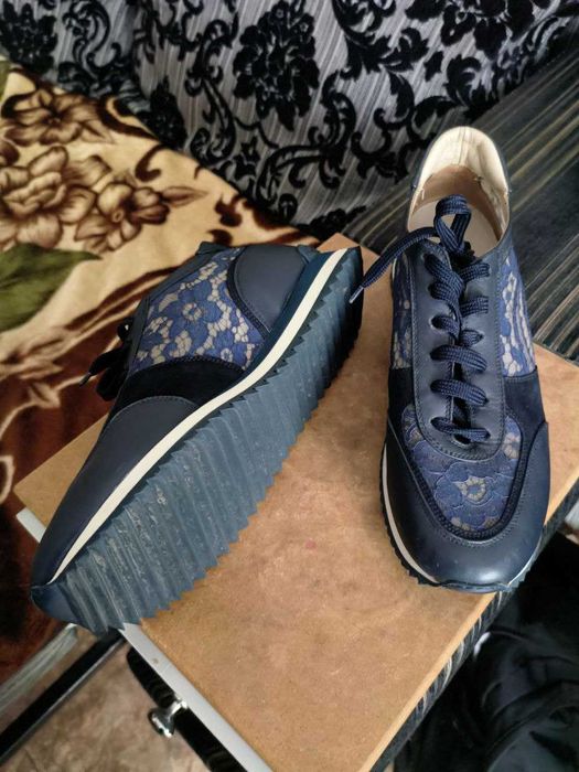 Продам летние мужские кроссовки фирмы Lesilla