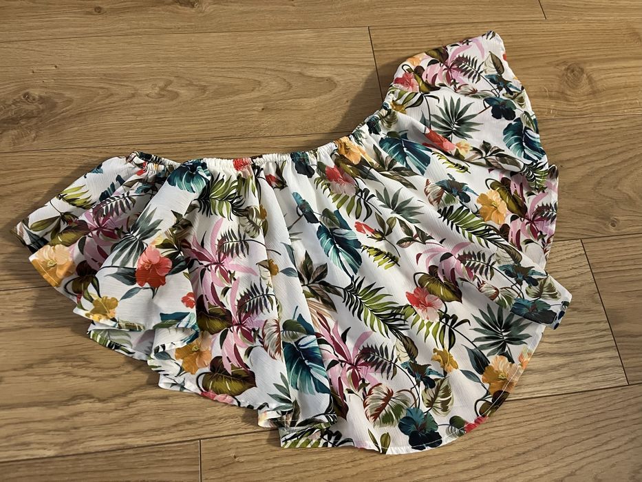 Top letni hiszpanka rozm S / Bershka