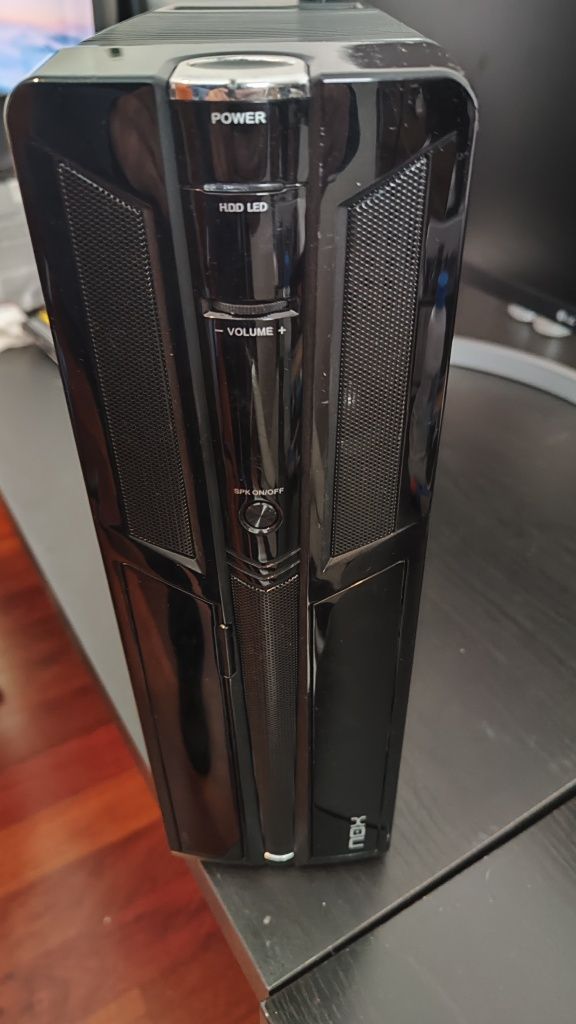 Computador Media Center com saída optica de áudio