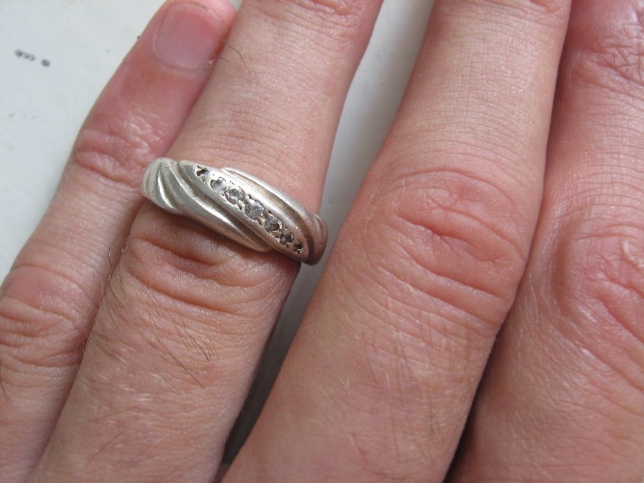 Подарок Ажурное серебряное кольцо с фианитами 925 проба 3,г