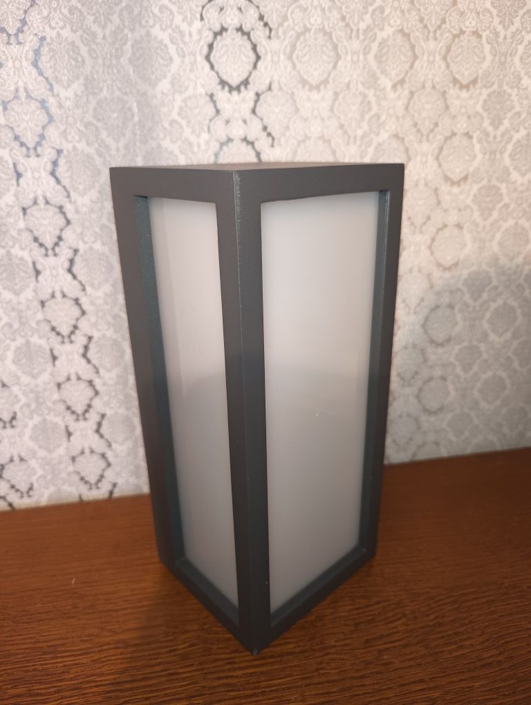 Zewnętrzna lampa ścienna HLFVLITE