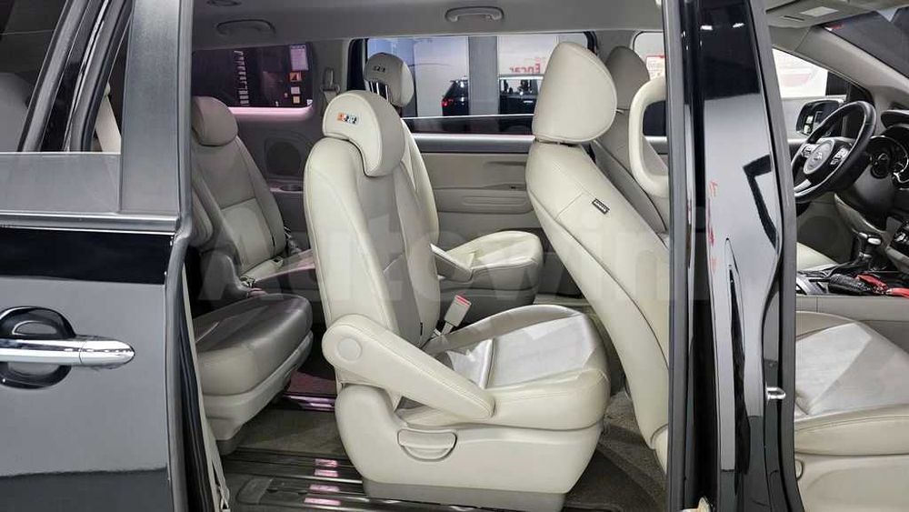 2018 Kia Carnival 9-seater Luxury