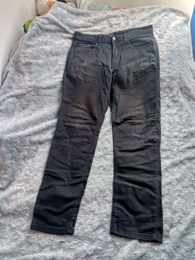 Spodnie męskie czarne Reserved 34