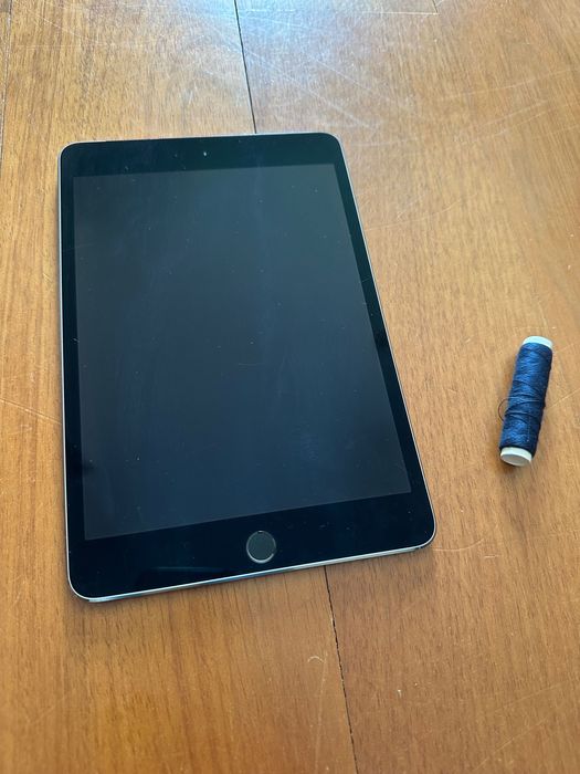 Apple iPad mini 4 Wi-Fi, Cellular (Vintage)