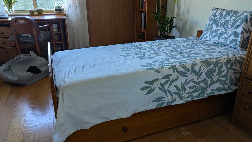 Cama em pinho maciço