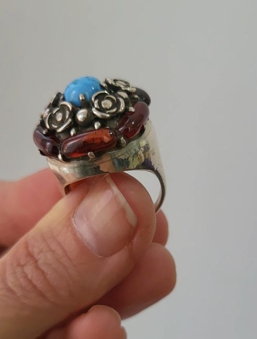 Авторське срібне кільце з бірюзою та гранатами