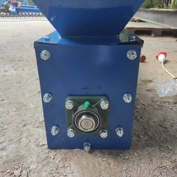 Шнек в жолобі для тирси, пелет, макухи, погрузчик шнековий в лотку