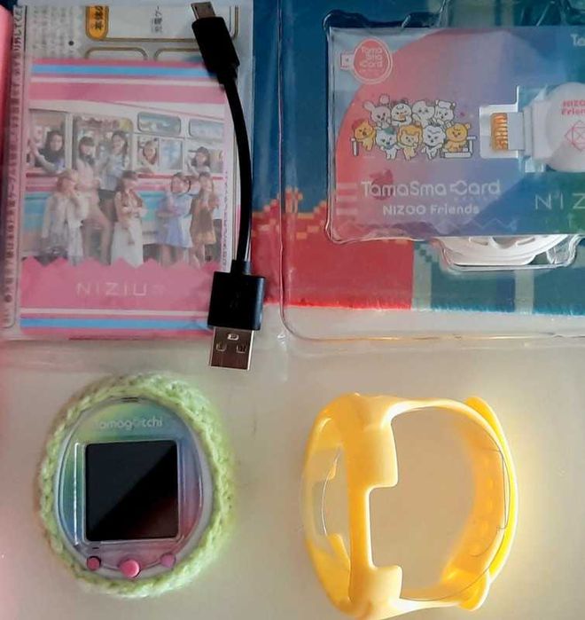 Tamagotchi Smart Niziu + case e pulseira extra