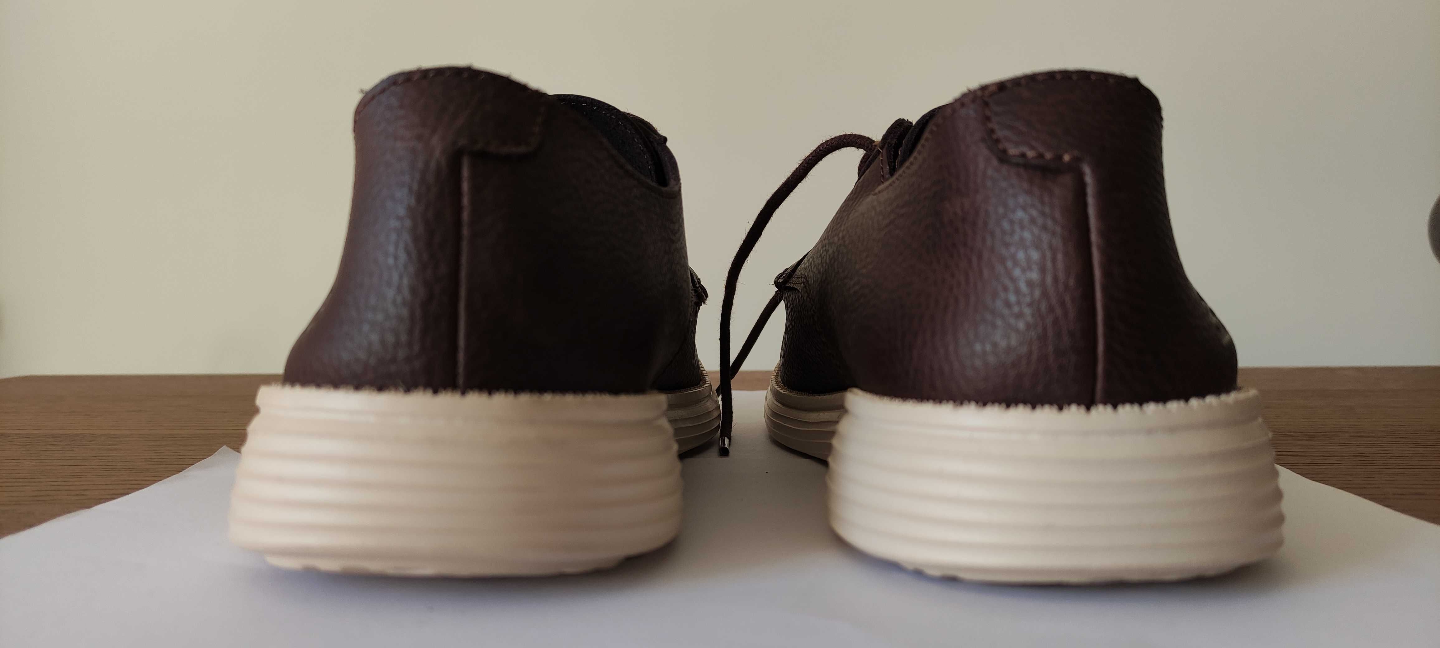 Sapatos Skechers e botas em pele genuína (novos)