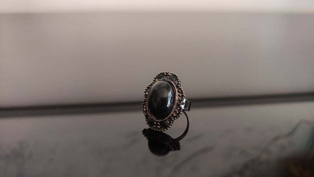 Pierścień sygnet czarny z kamieniem