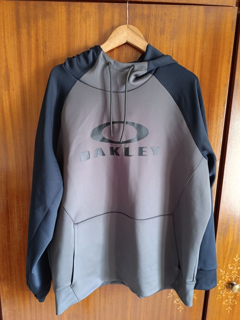 Sweatshirt Oakley XXL usadas.