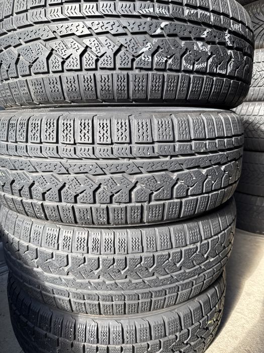 Шини резина 235/60/18 r18 Kumho комплект зимні