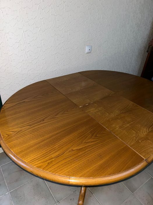 Mesa de cerejeira em ótimo estado