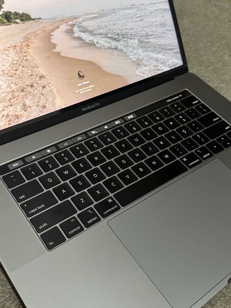 Macbook pro 15’ 500gb TouchBar