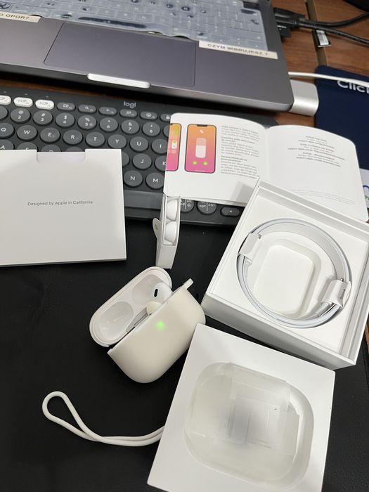 Apple airpods pro 2 i etui+ nowy kabel +nowe gumki (1 sluchawka prawa)