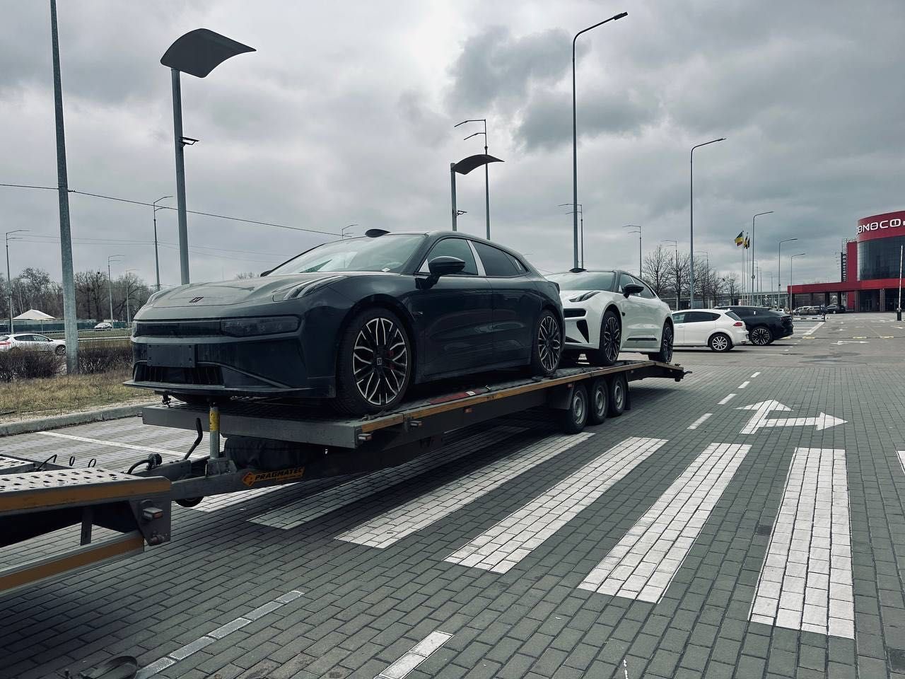 евакуатор/автовоз/послуги/доставка/нові авто/легкові/авто по Україні