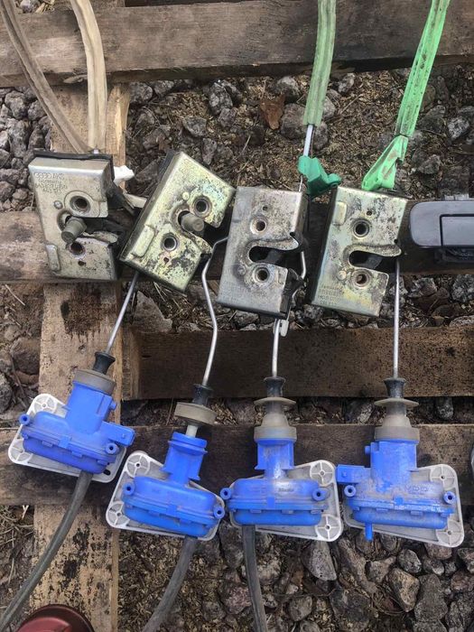 Ручка блок замок дверей Ауді Audi 100 C3