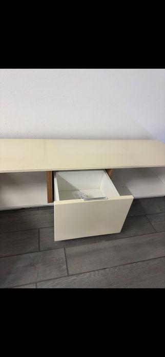 Móvel de Tv com uma porta e uma gaveta