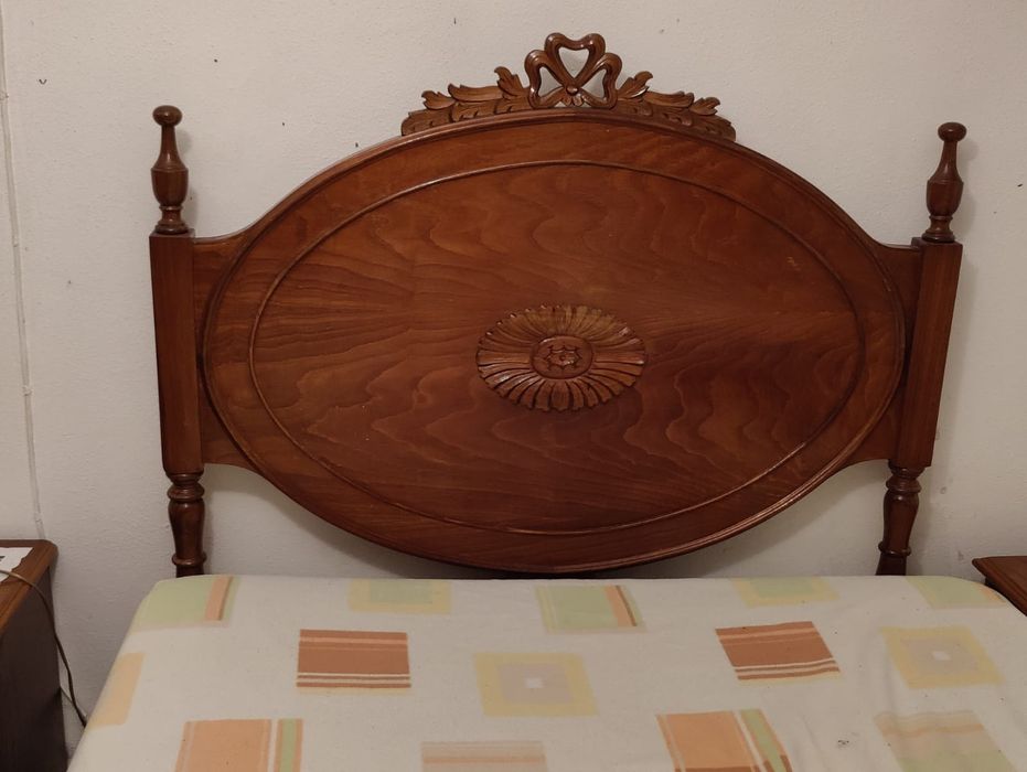 Quarto em madeira resistente