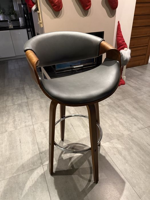 2 x hoker z orzechowego drewna gietego, szare siedzisko. WYGODNE