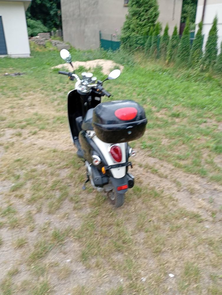 Skuter Yiying 50ccm Jak klasyczna Vespa 2009 rok