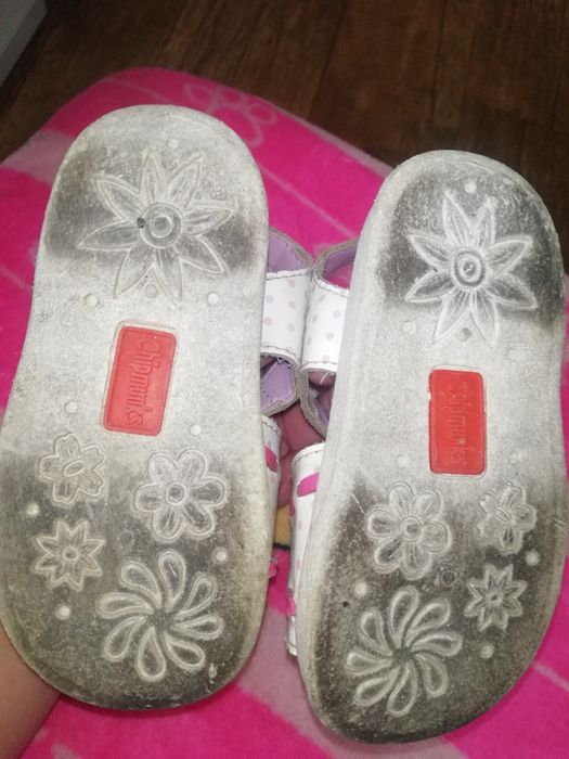 Sandałki rozmiar 21