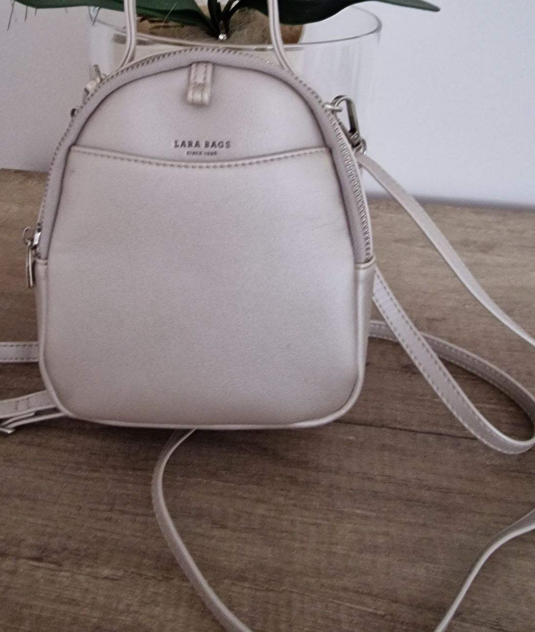 Srebrny mini plecaczek"Zara".