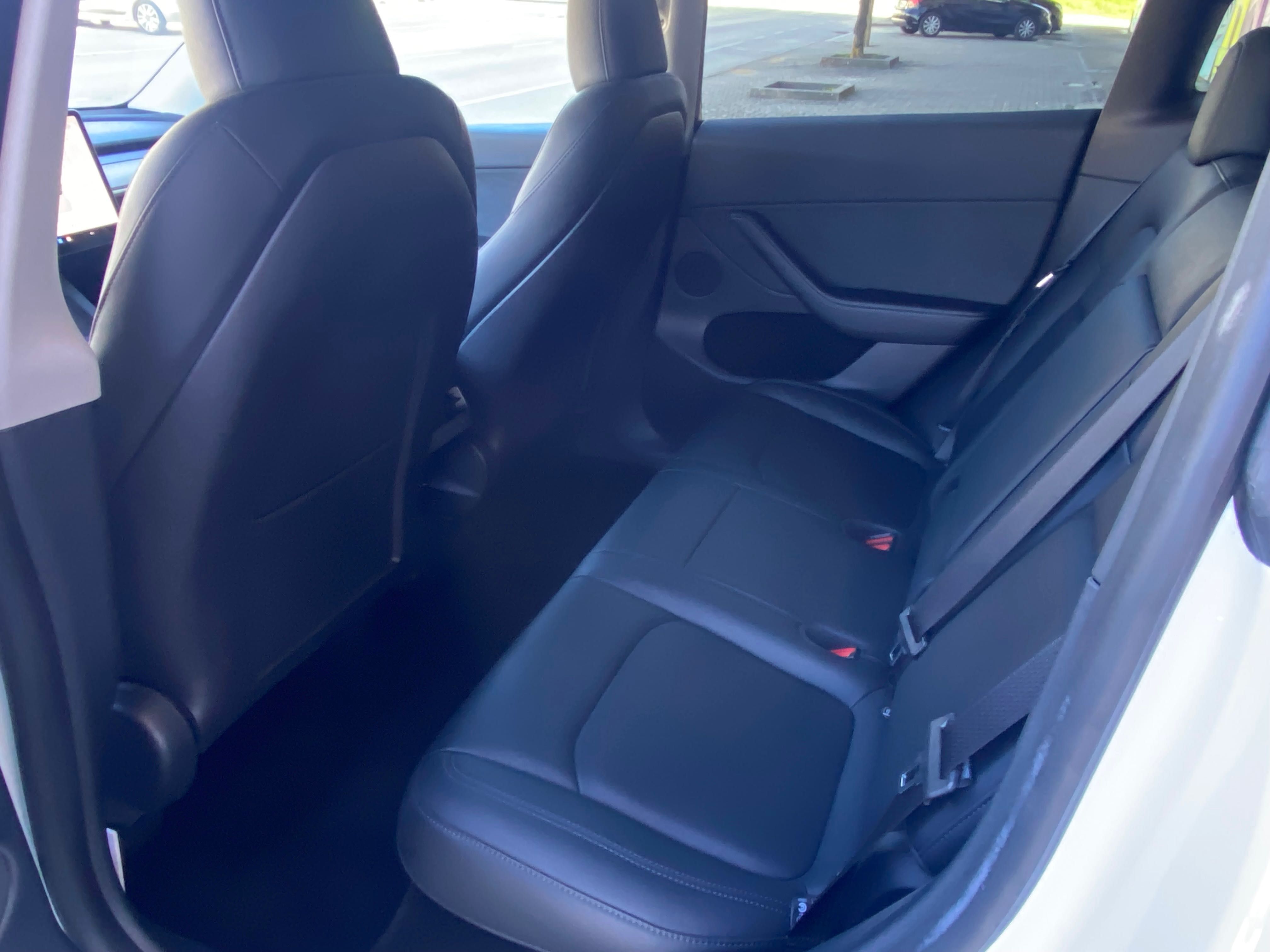 Tesla Model Y  ( Bola de reboque )